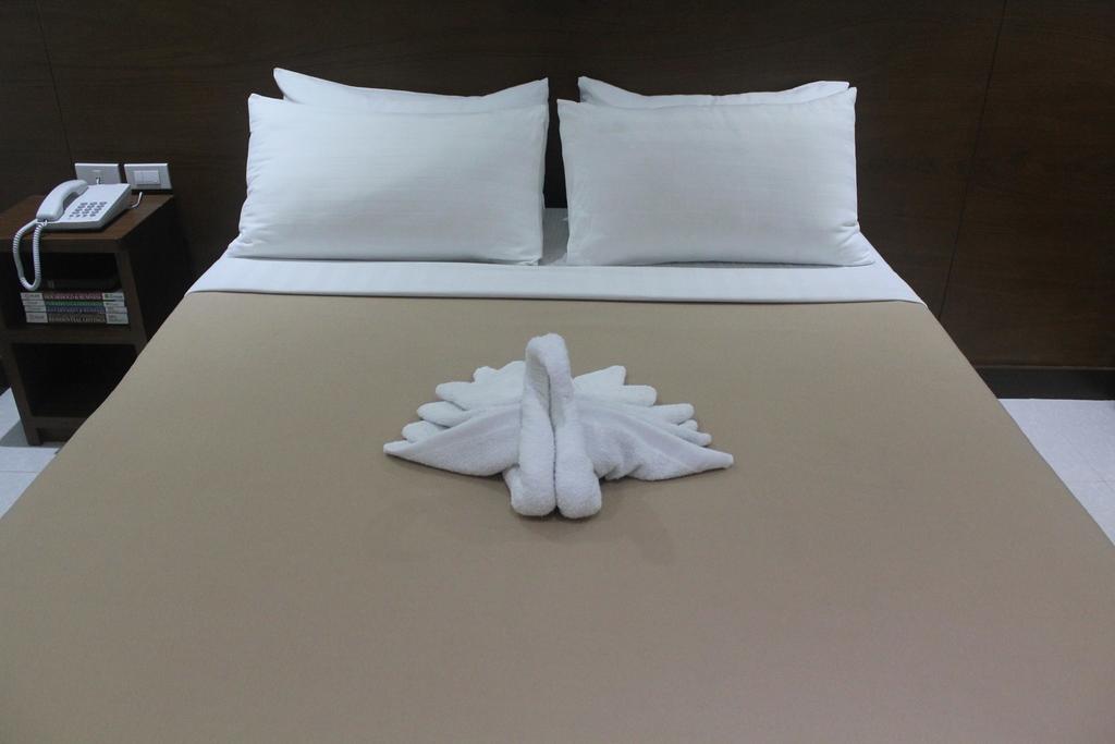 West Makati Hotel Makati City Pokoj fotografie