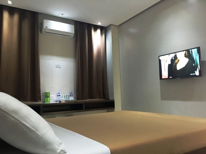 West Makati Hotel Makati City Exteriér fotografie
